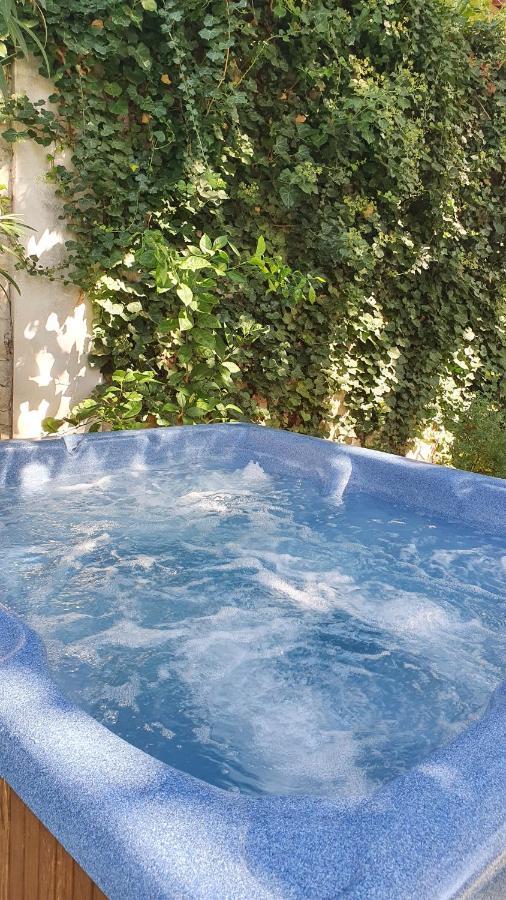 Le 4 Feuilles En.Camargue Otel Bernis Dış mekan fotoğraf