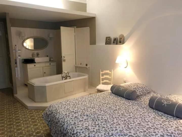 Le 4 Feuilles En.Camargue Otel Bernis Dış mekan fotoğraf